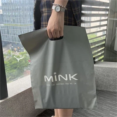 Logo nadrukowane na uchwycie torby